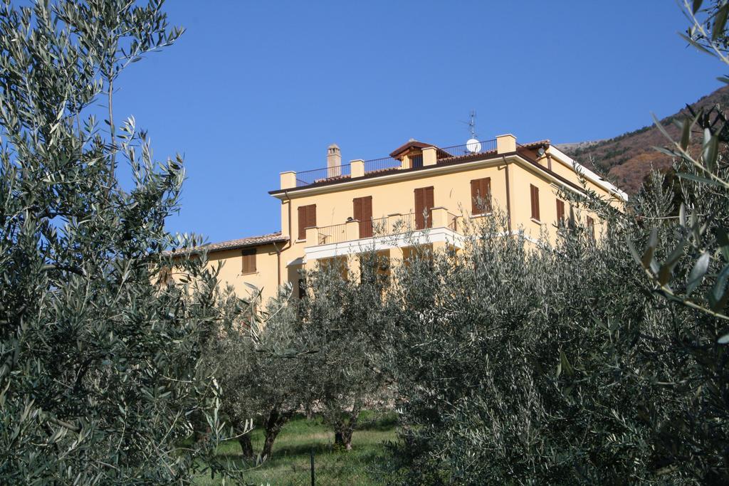 Agriturismo Villa Val D'Olivi Capodacqua  Luaran gambar