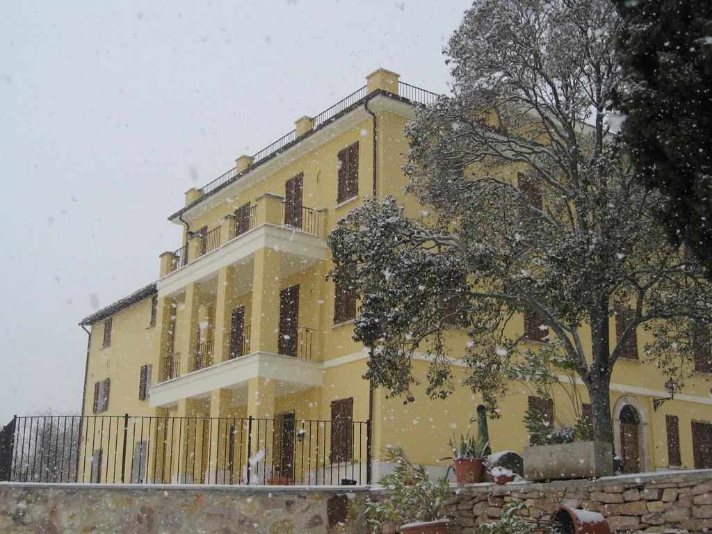 Agriturismo Villa Val D'Olivi Capodacqua  Luaran gambar
