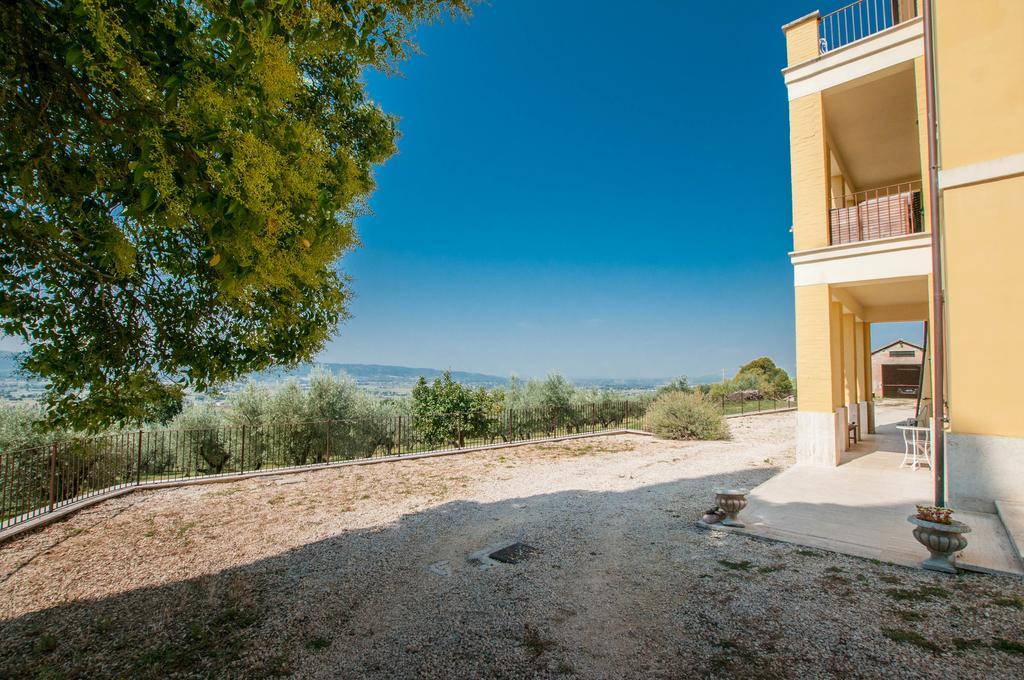 Agriturismo Villa Val D'Olivi Capodacqua  Luaran gambar
